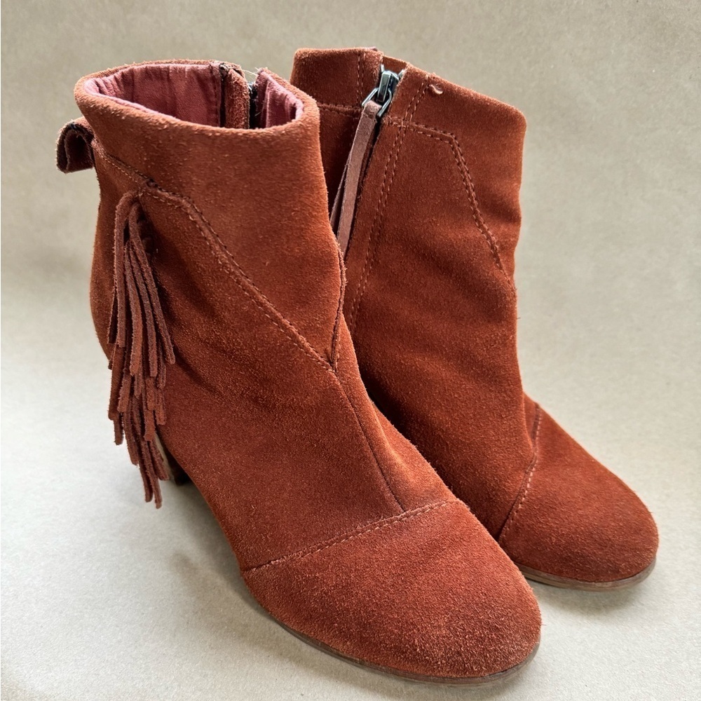 Toms Burnt Orange Suede Zip Up 3” heeled Booties with Tassle Adornment. Size 8.5